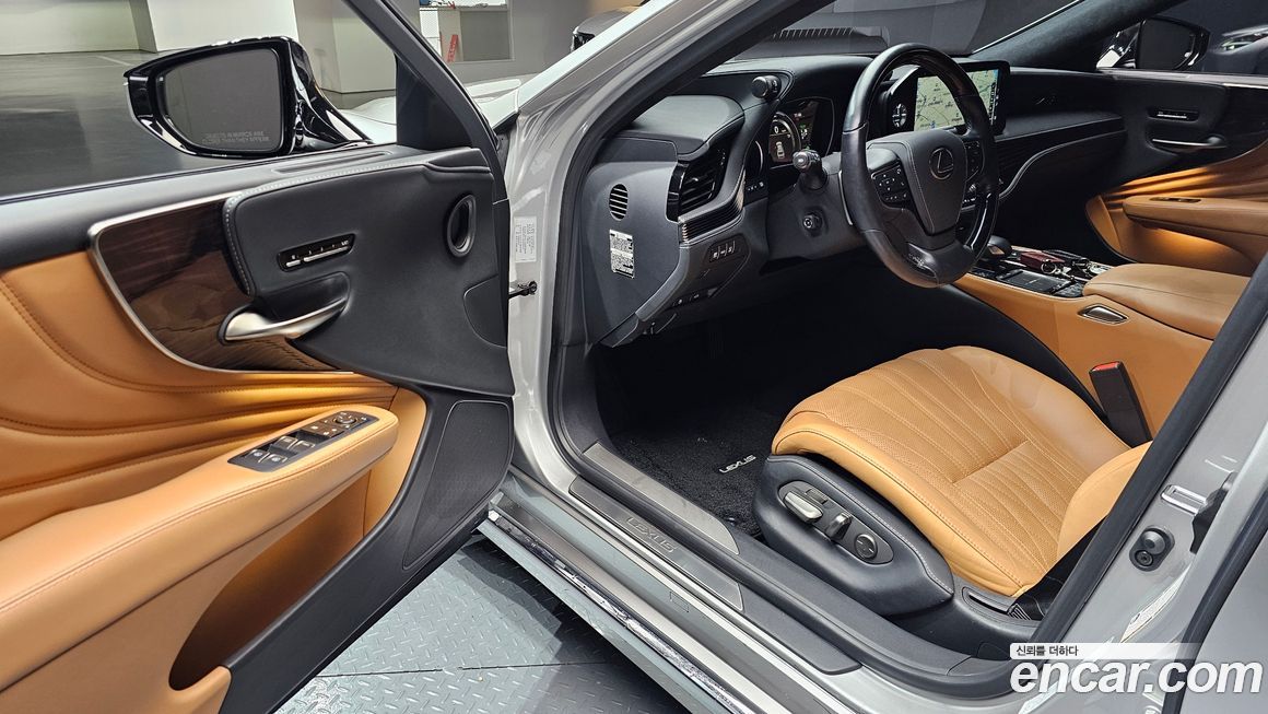 Lexus LS 2021