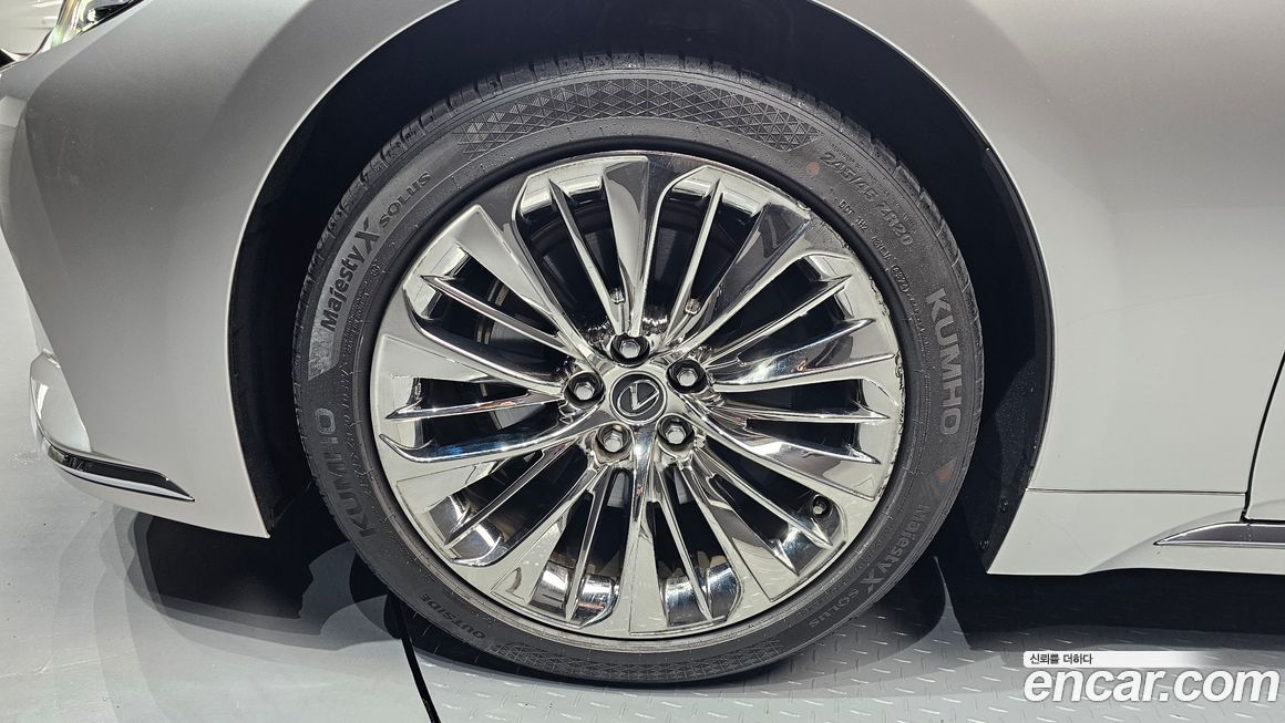 Lexus LS 2021