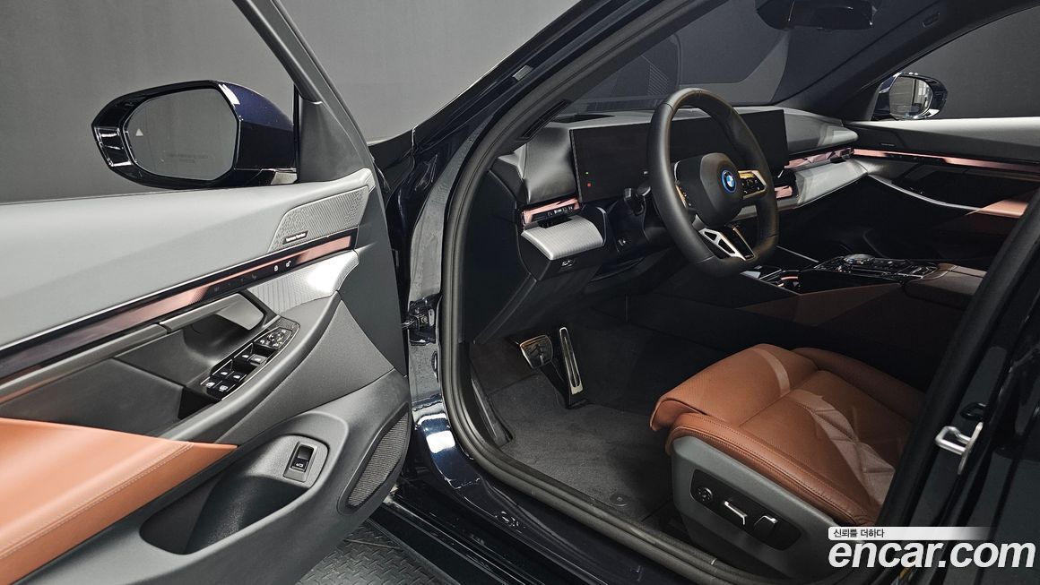 BMW 5-Series 2025