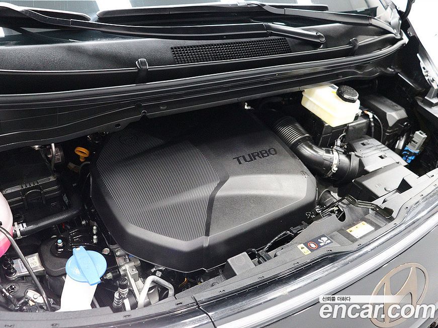 Hyundai Staria 2025
