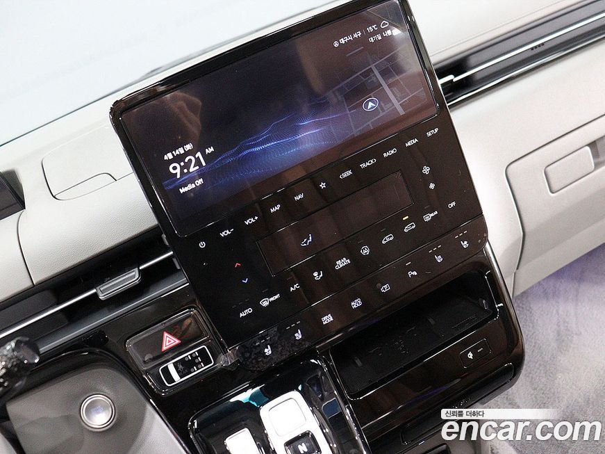 Hyundai Staria 2025