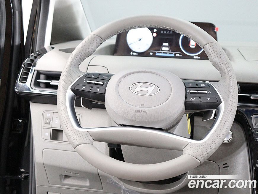 Hyundai Staria 2025