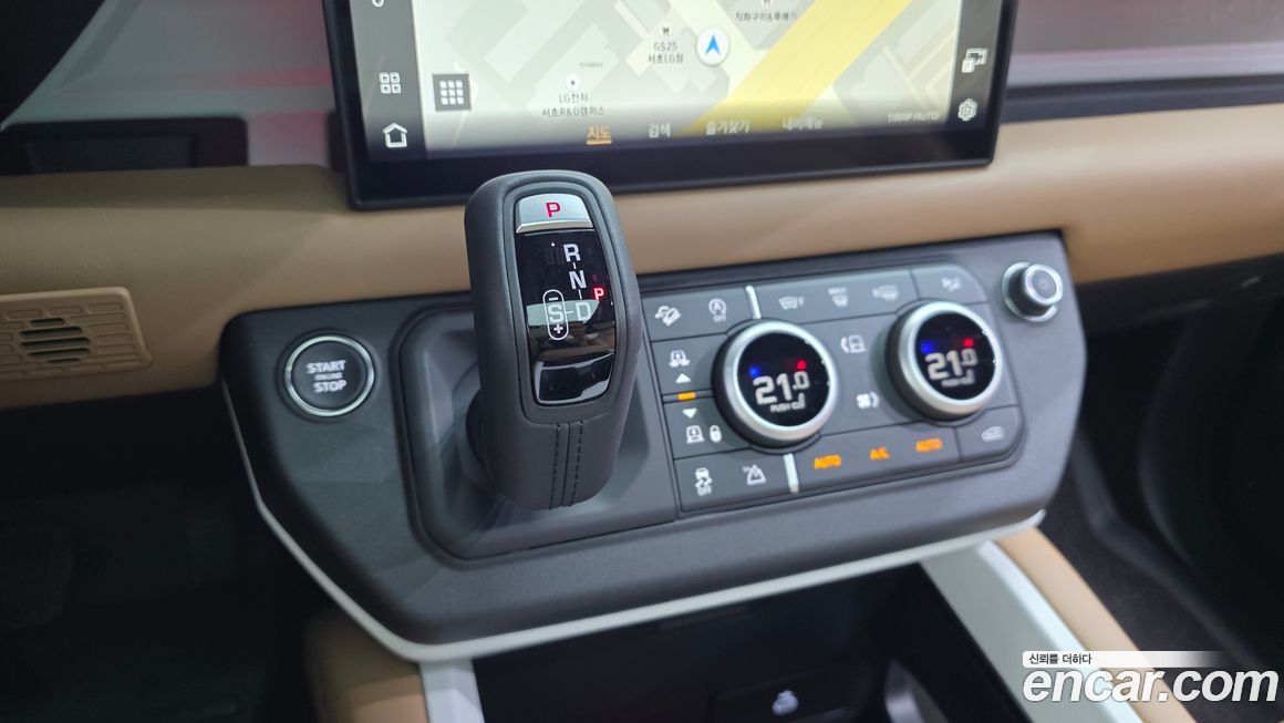 Land Rover Defender 2025