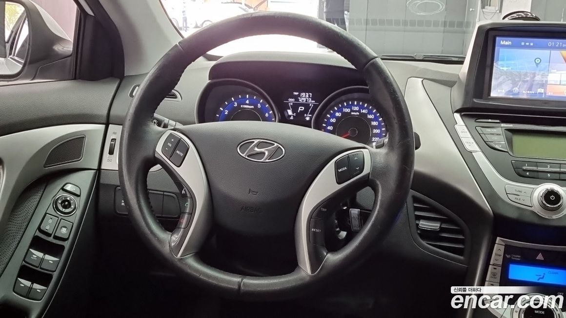 Hyundai AVANTE 2012