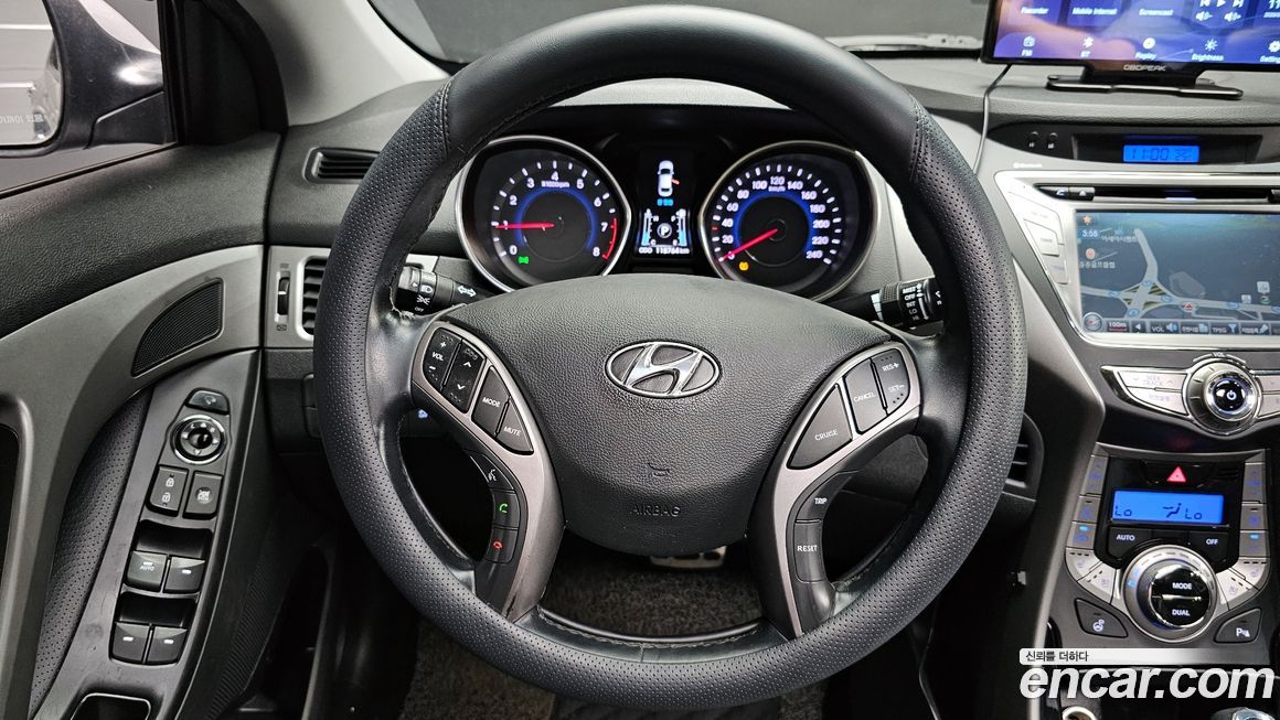 Hyundai AVANTE 2013