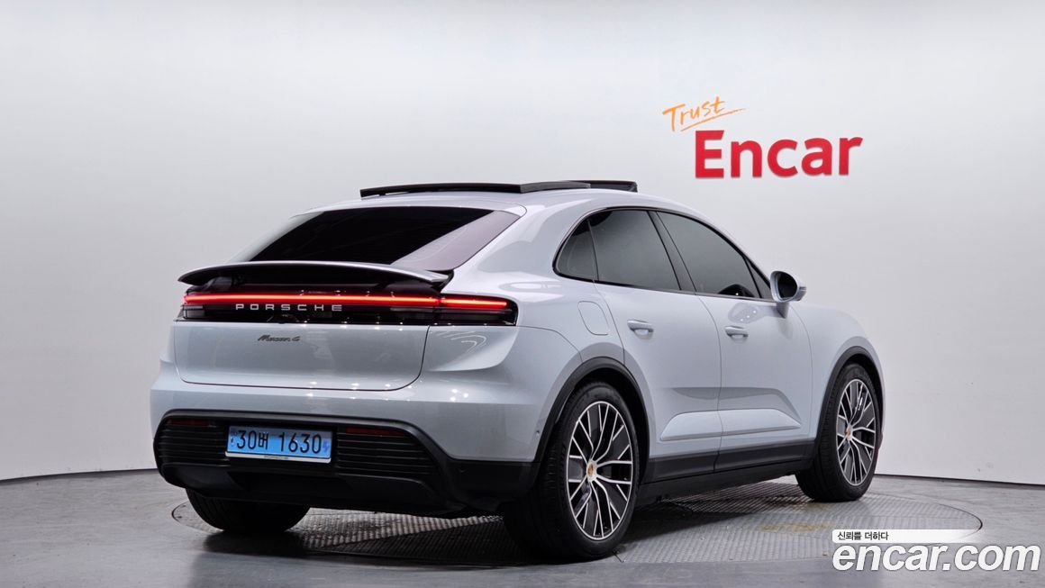 Porsche Macan 2025