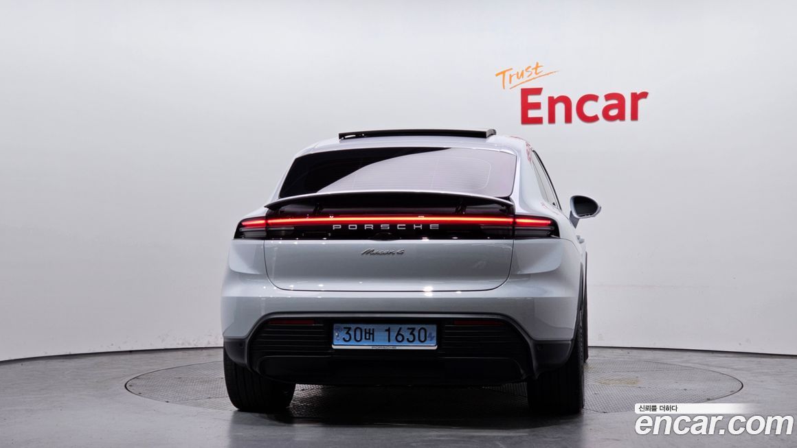 Porsche Macan 2025