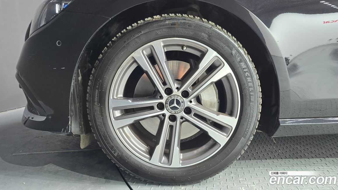 Mercedes-Benz E-Class 2022