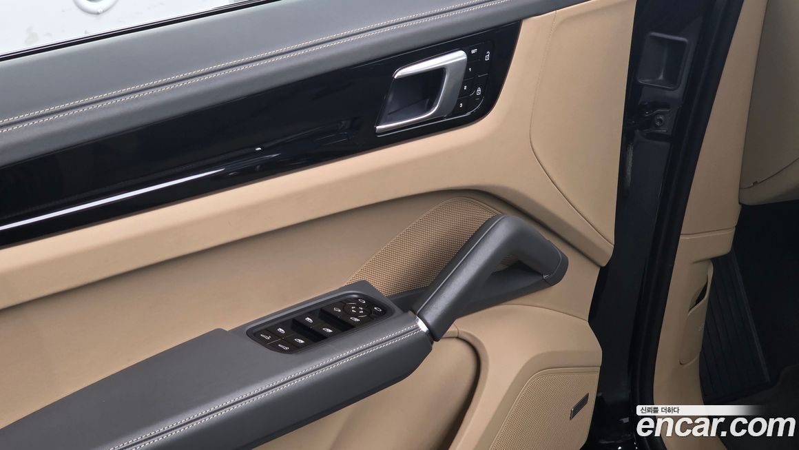 Porsche Cayenne 2021