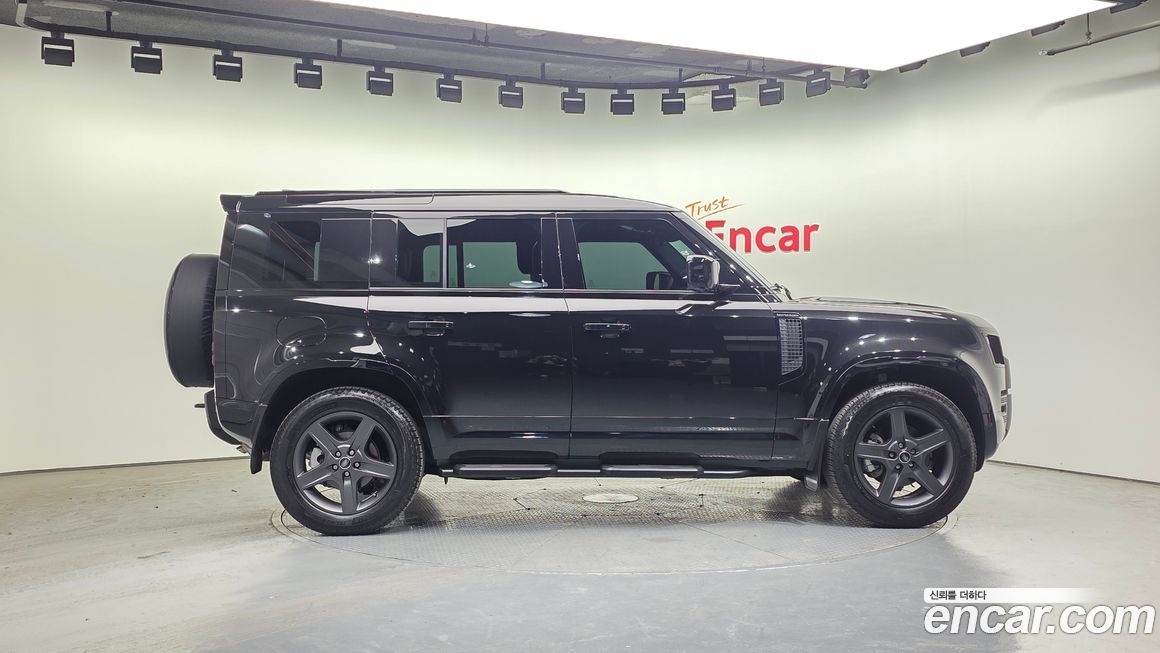Land Rover Defender 2025