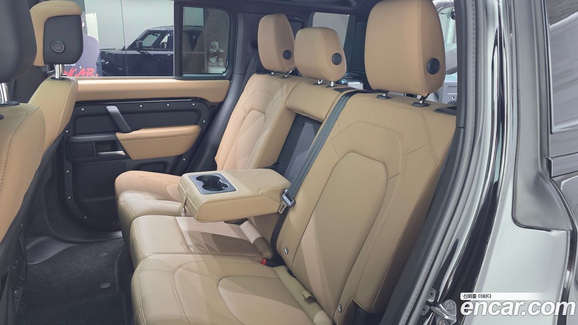 Land Rover Defender 2025