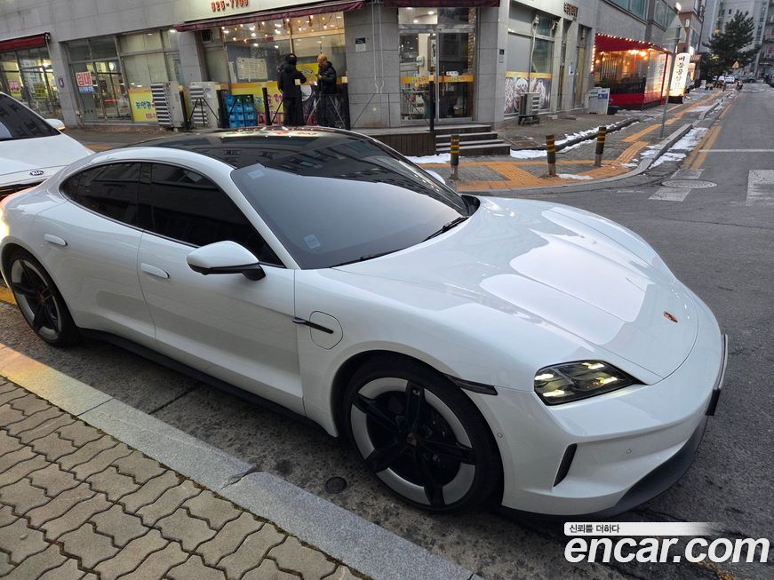 Porsche Taycan 2025