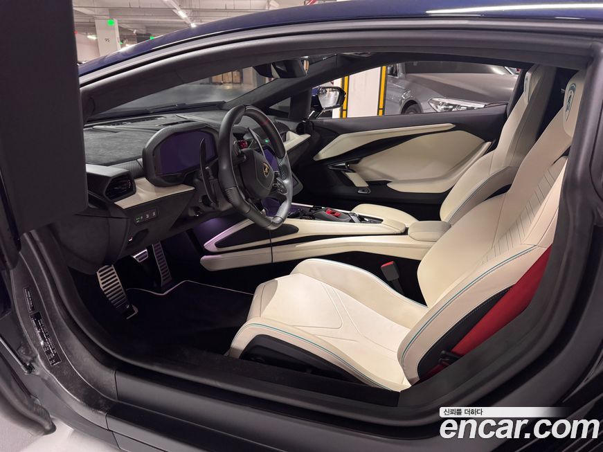 Lamborghini Revuelto 2025