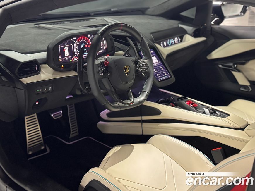 Lamborghini Revuelto 2025