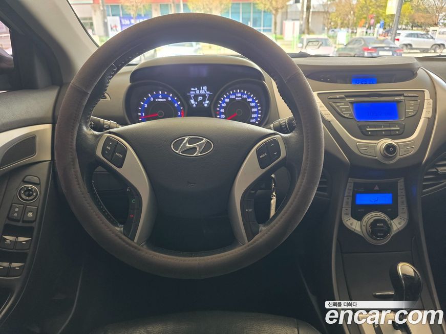 Hyundai AVANTE 2011