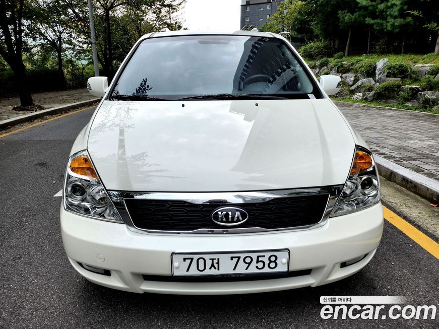 Kia Canival 2011