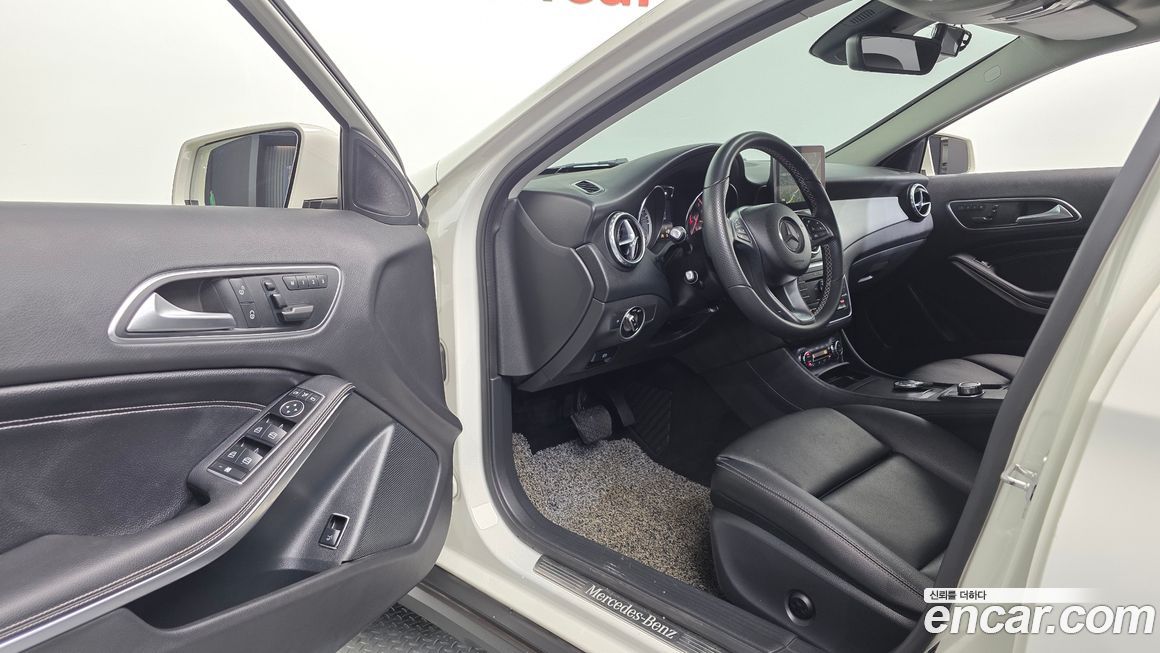 Mercedes-Benz GLA-Class 2016