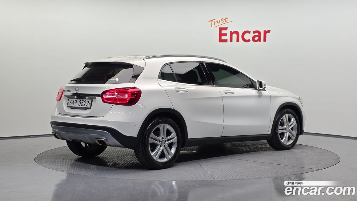 Mercedes-Benz GLA-Class 2016