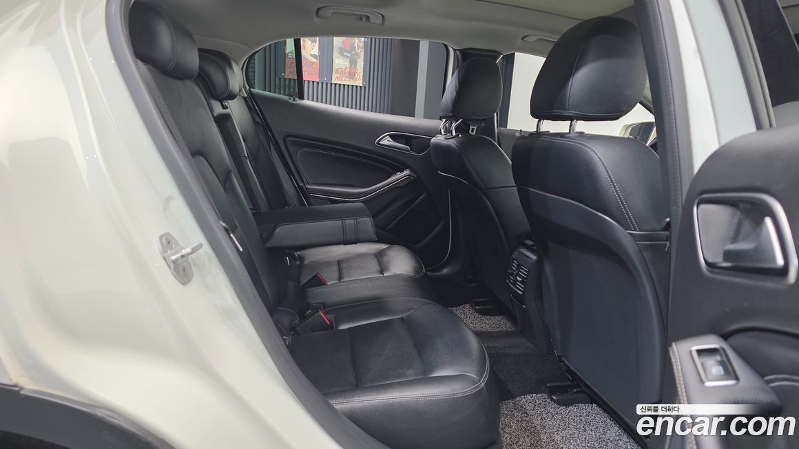 Mercedes-Benz GLA-Class 2016