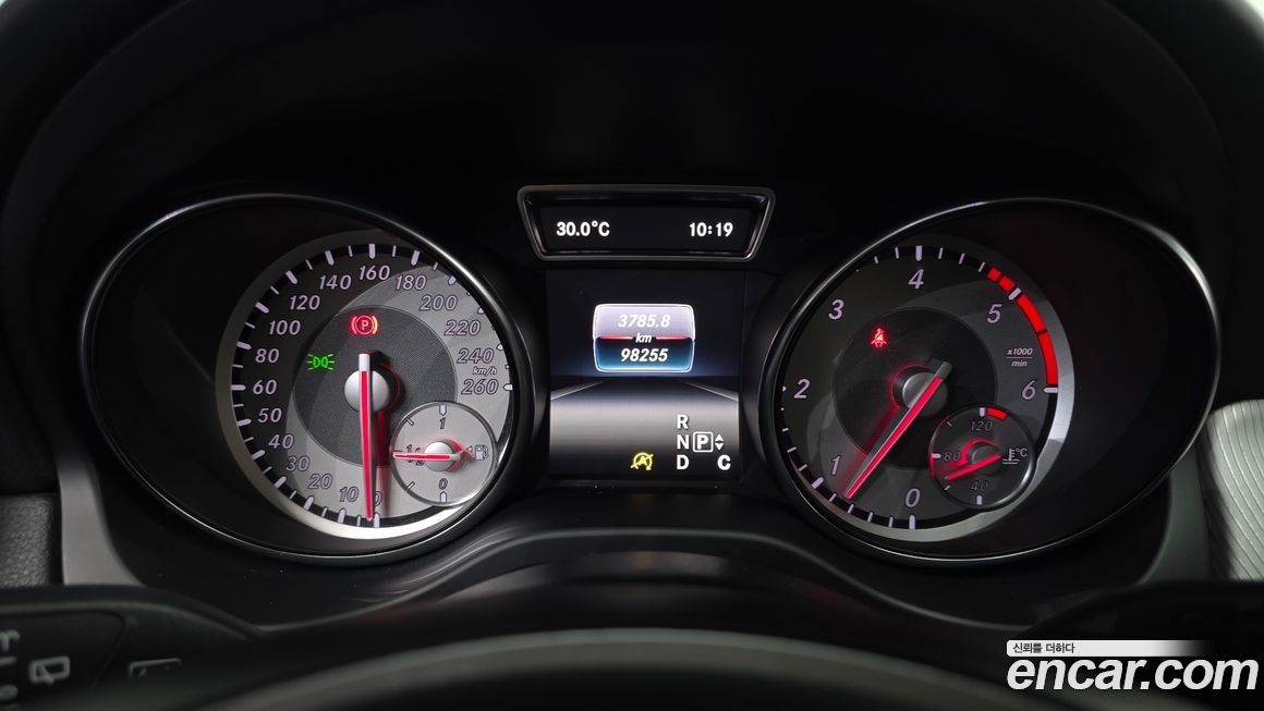 Mercedes-Benz GLA-Class 2016