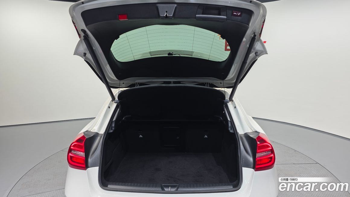 Mercedes-Benz GLA-Class 2016