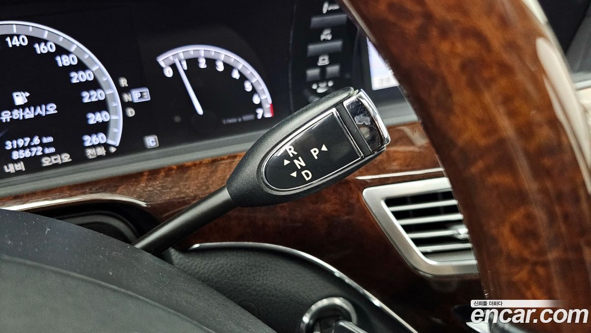 Mercedes-Benz S-Class 2010