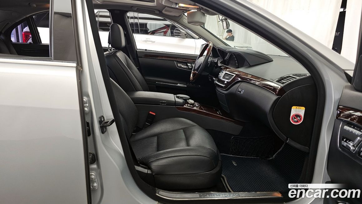 Mercedes-Benz S-Class 2010