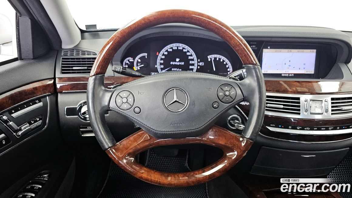 Mercedes-Benz S-Class 2010