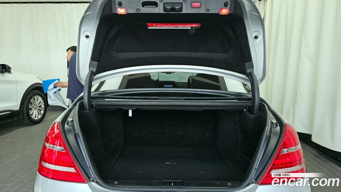 Mercedes-Benz S-Class 2010