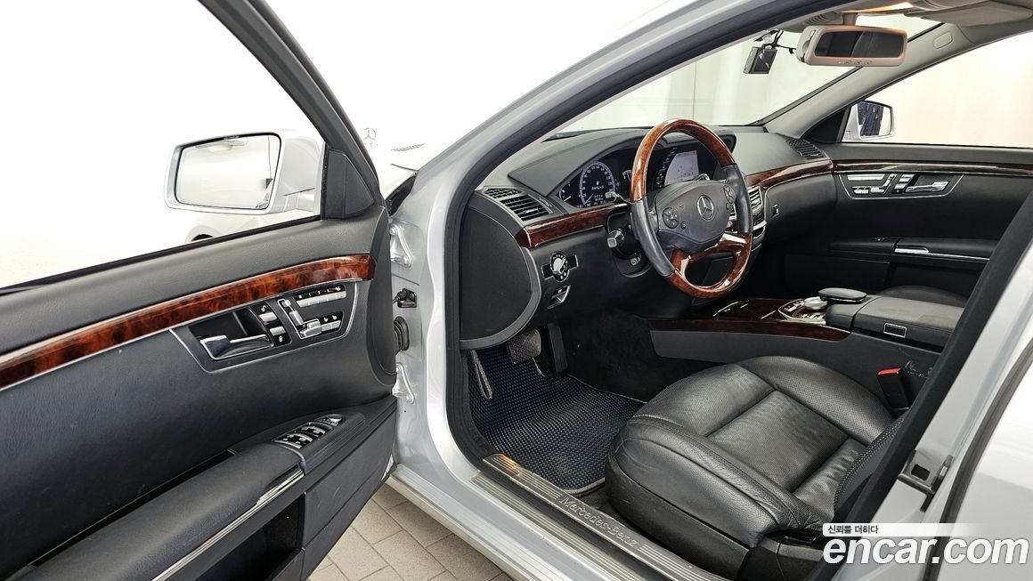 Mercedes-Benz S-Class 2010