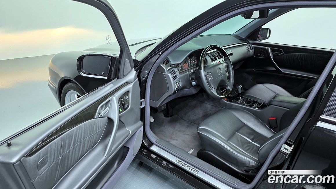 Mercedes-Benz E-Class 2002