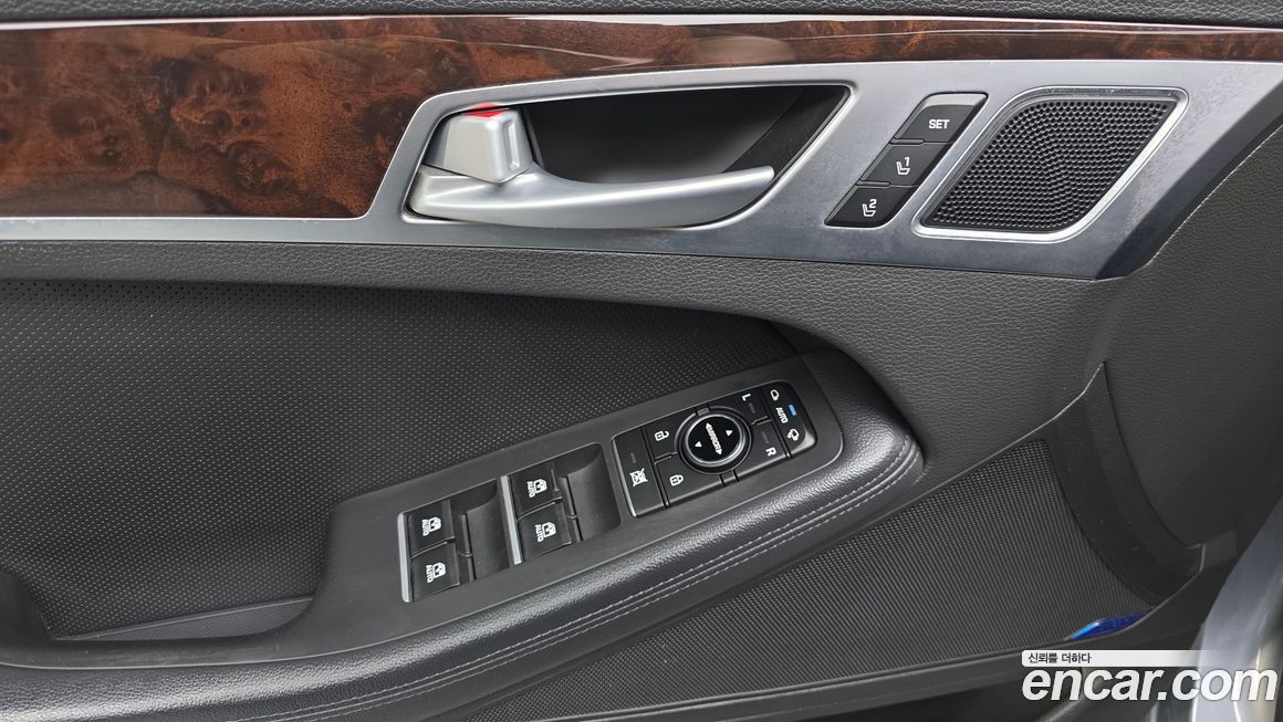 Hyundai Genesis 2016