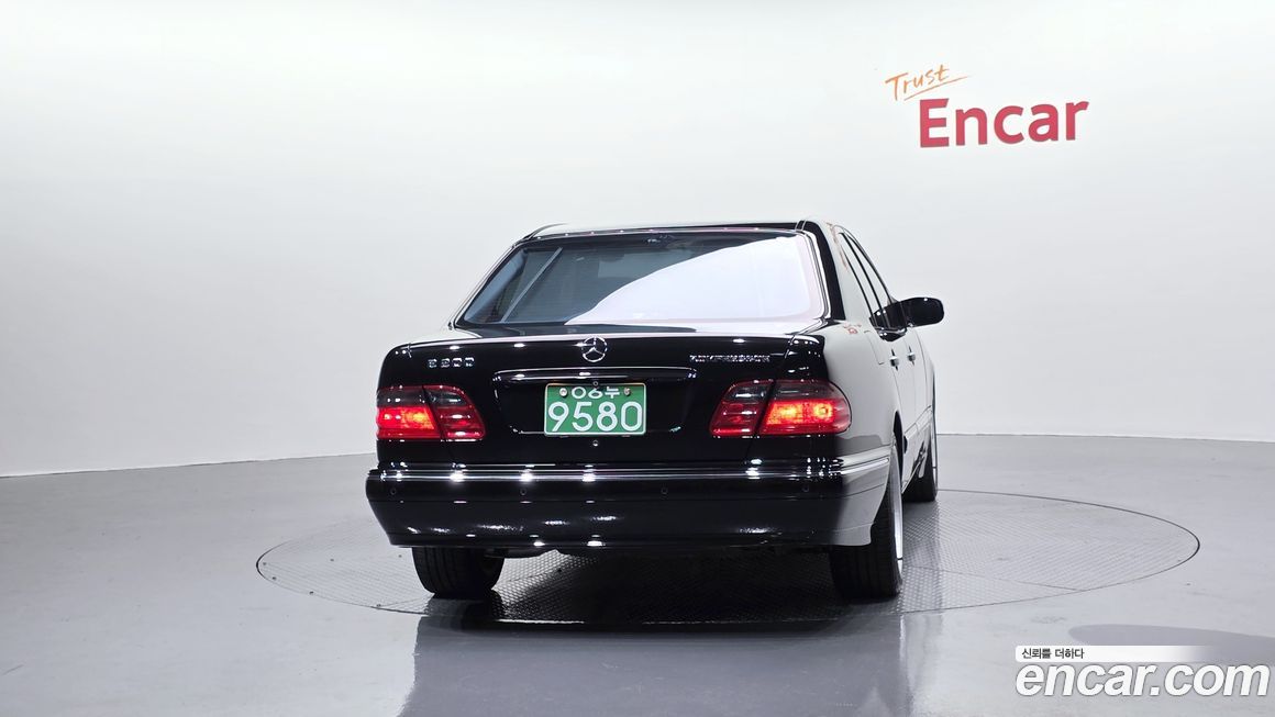 Mercedes-Benz E-Class 2002