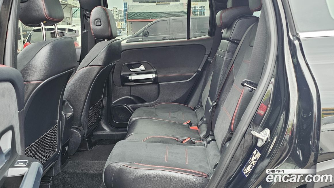 Mercedes-Benz GLB-Class 2021