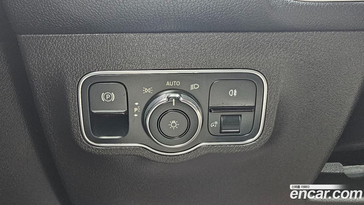 Mercedes-Benz GLB-Class 2021