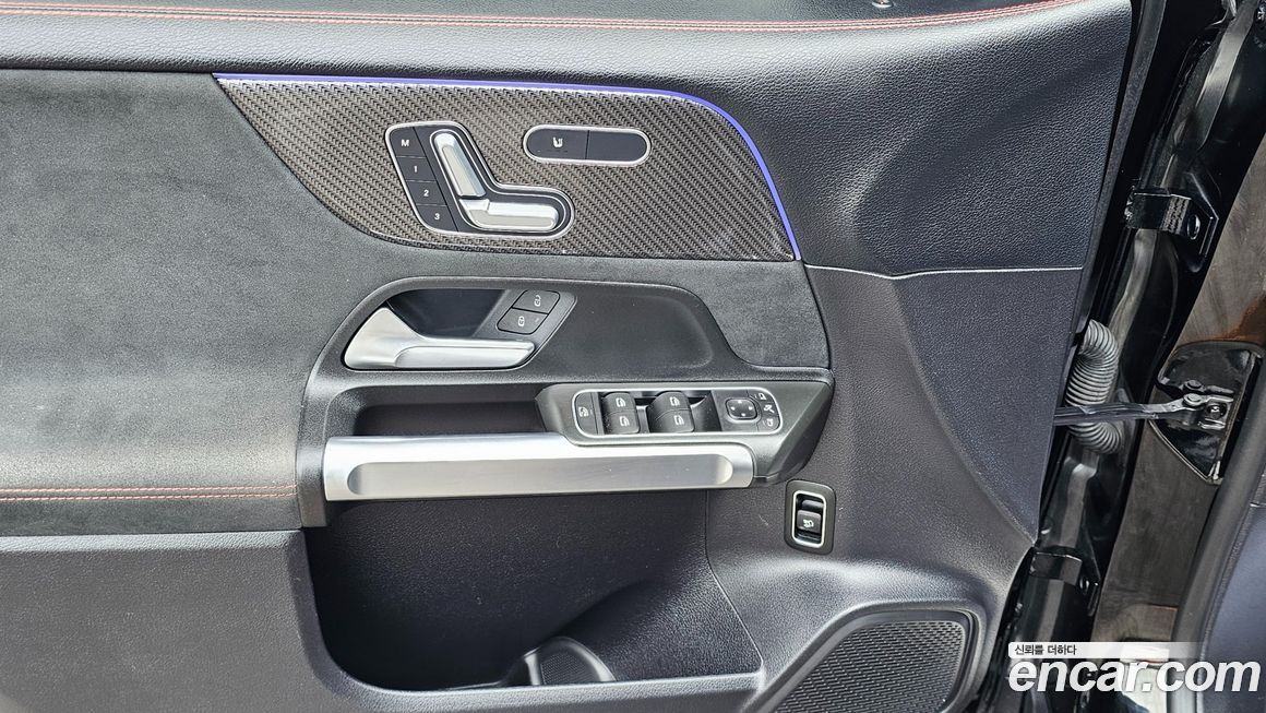 Mercedes-Benz GLB-Class 2021