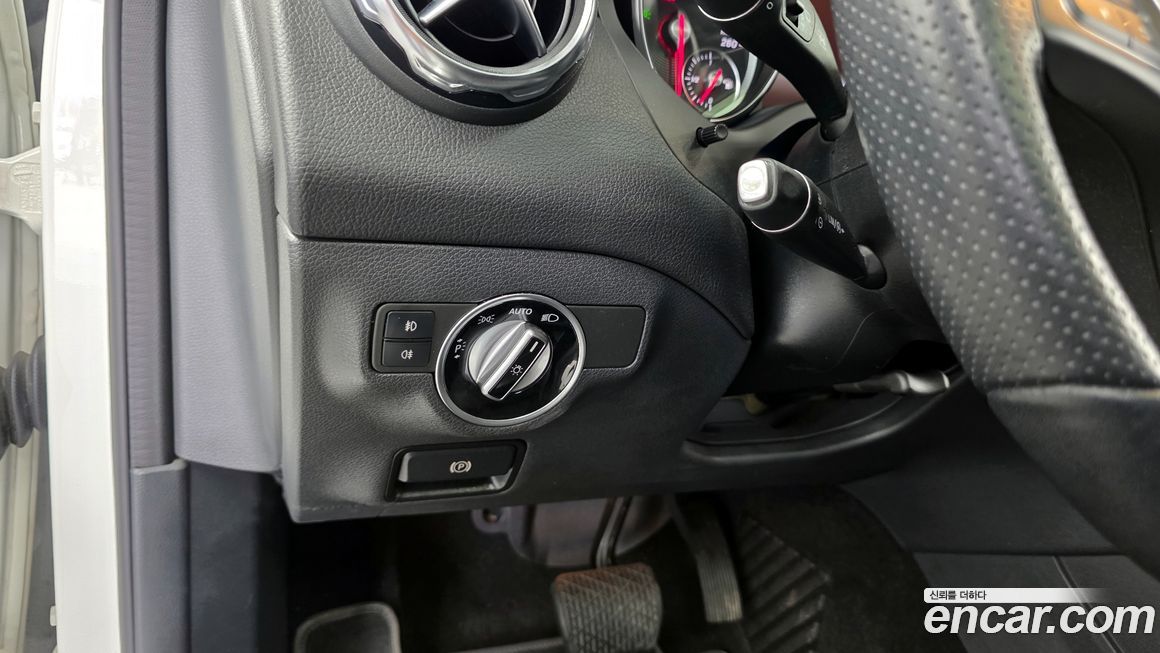 Mercedes-Benz GLA-Class 2019