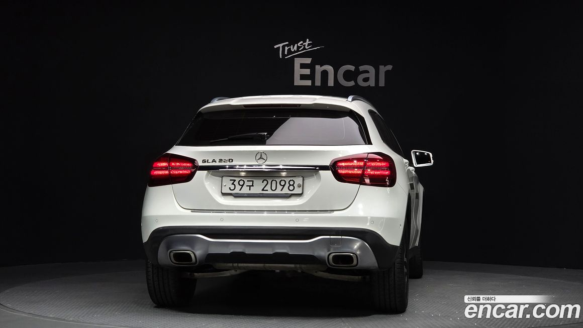 Mercedes-Benz GLA-Class 2019