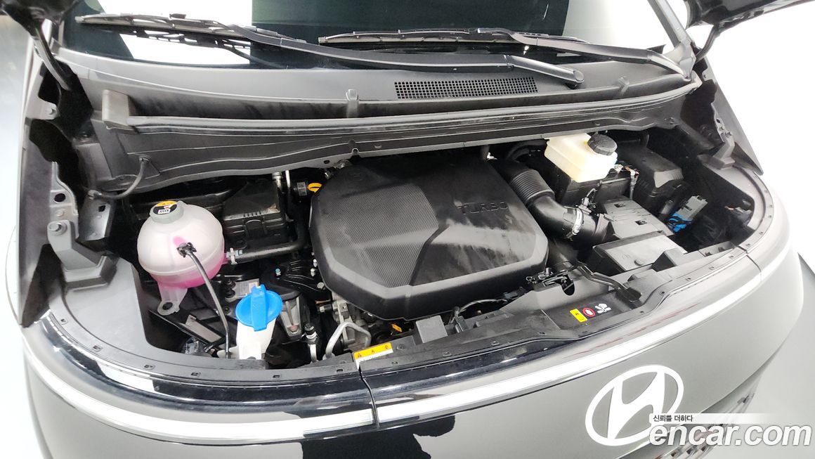 Hyundai Staria 2025