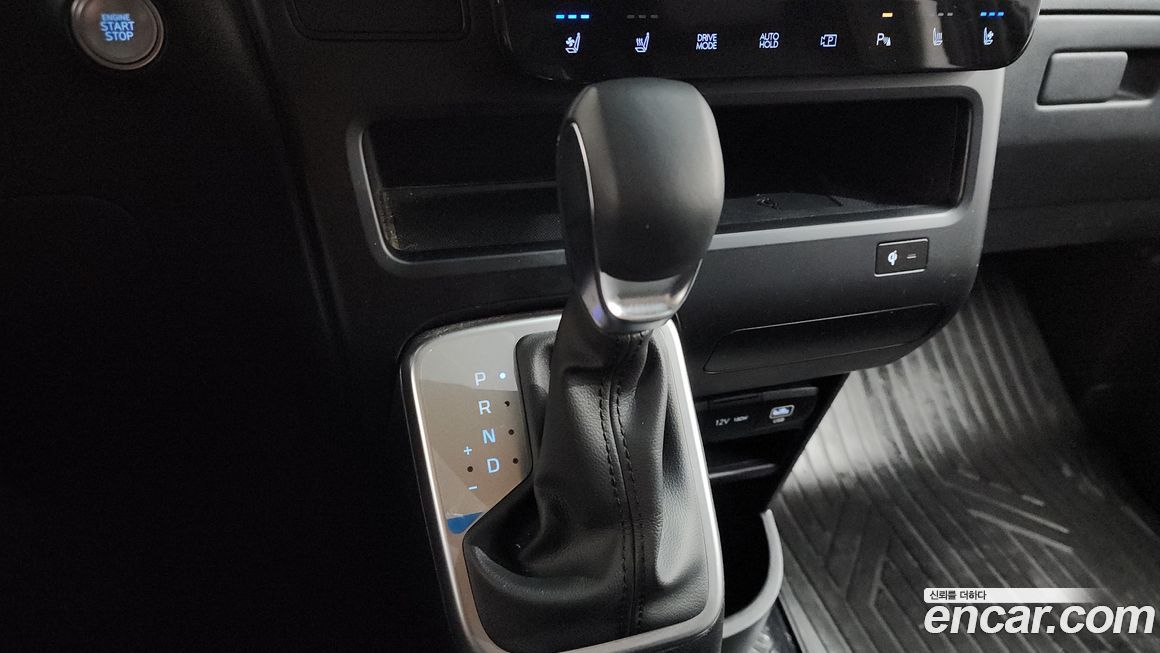 Hyundai Staria 2025