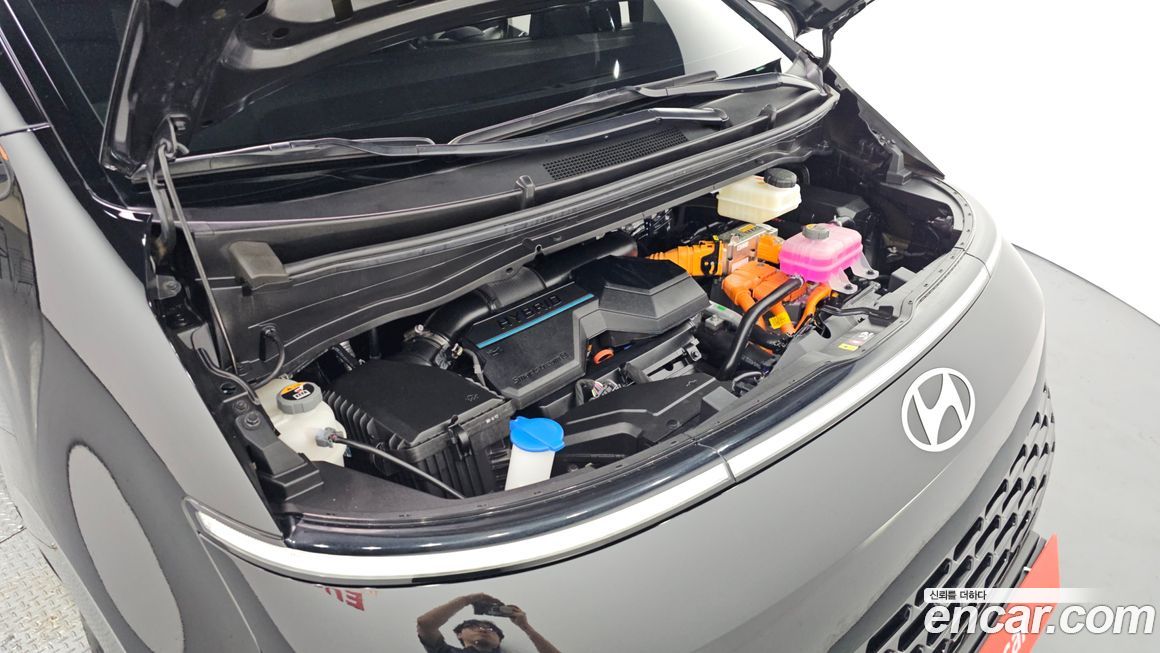 Hyundai Staria 2025