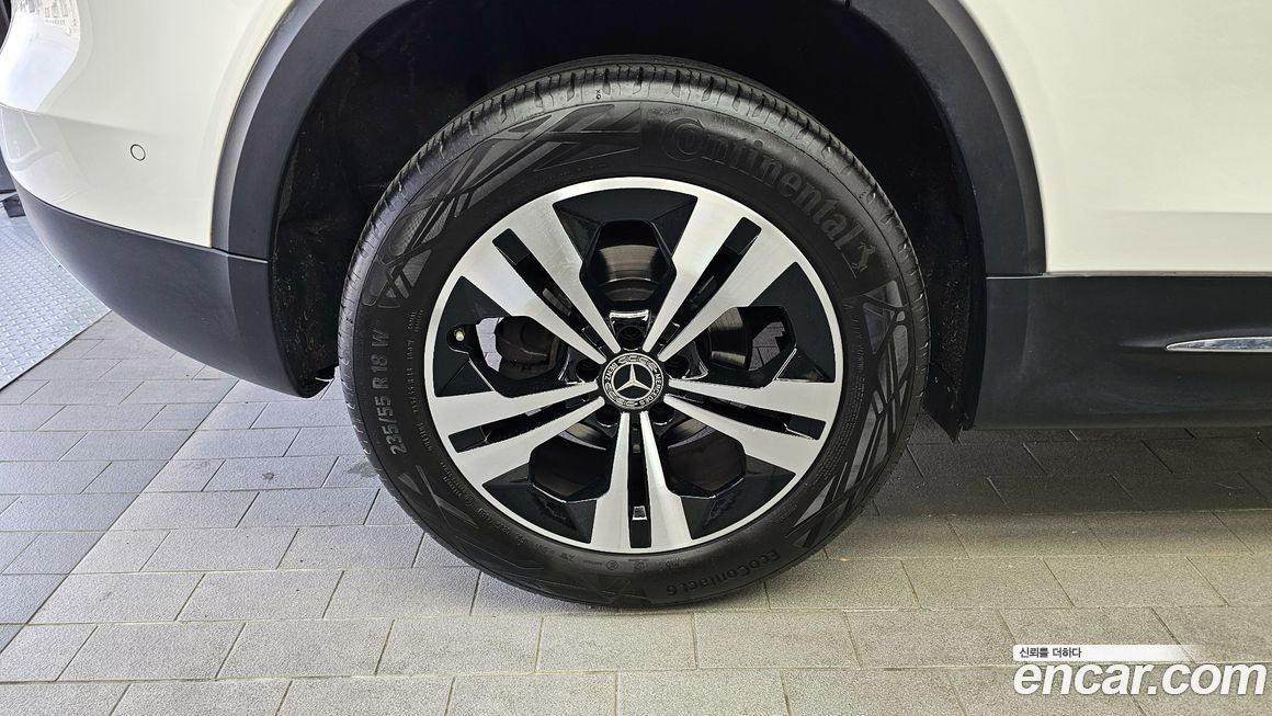 Mercedes-Benz GLB-Class 2021