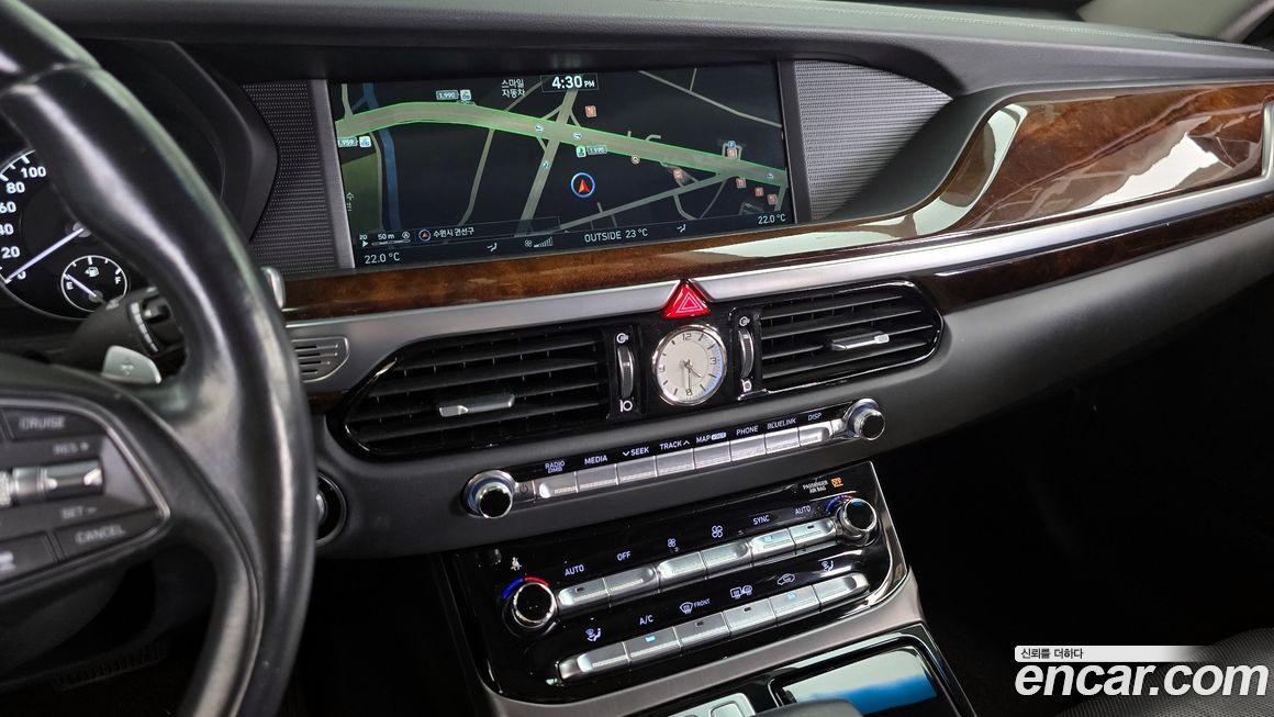 Genesis EQ900 2016
