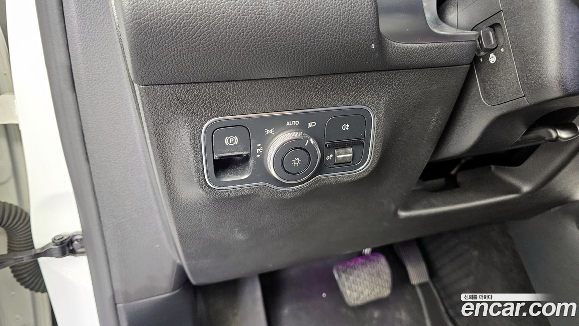 Mercedes-Benz GLB-Class 2021