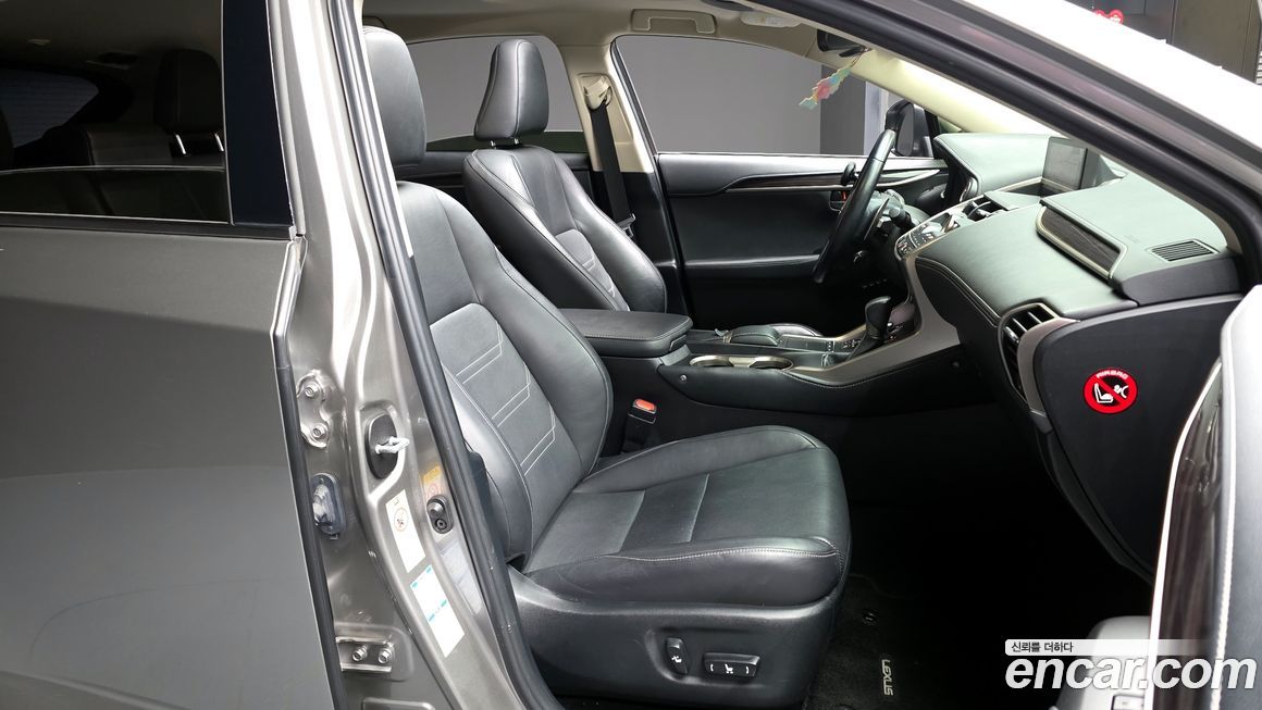 Lexus NX 2019
