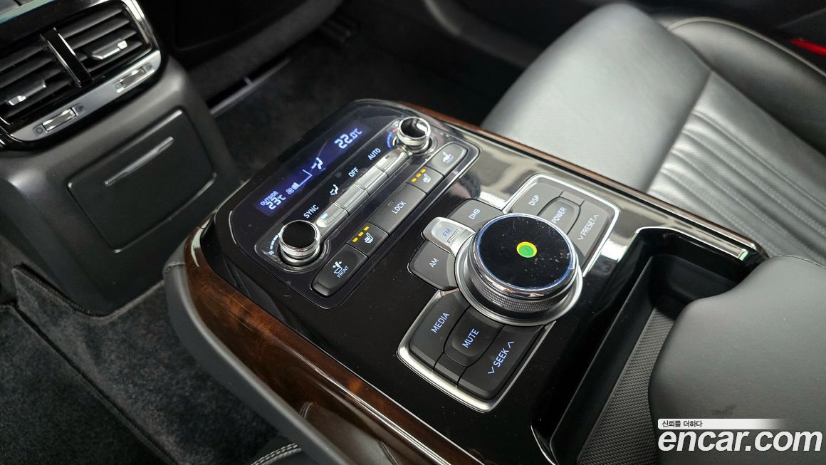 Genesis EQ900 2016