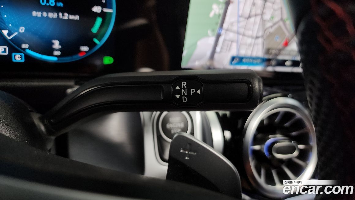 Mercedes-Benz GLB-Class 2023