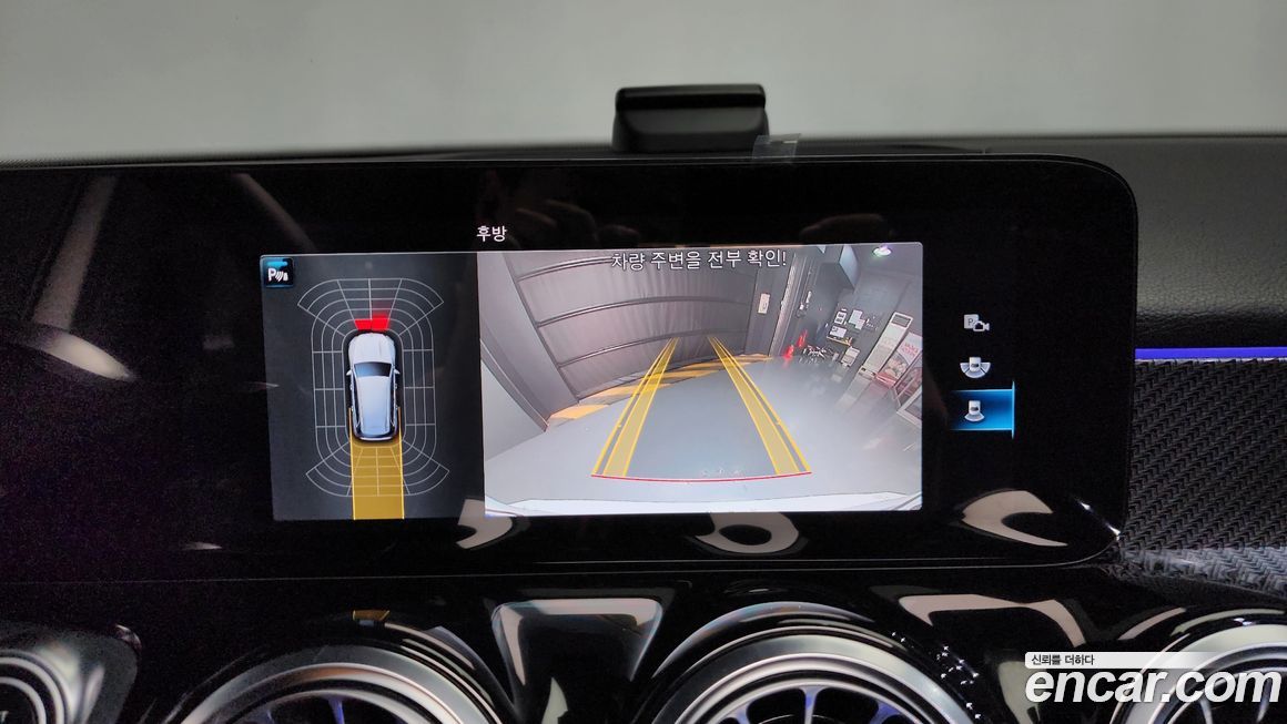 Mercedes-Benz GLB-Class 2023