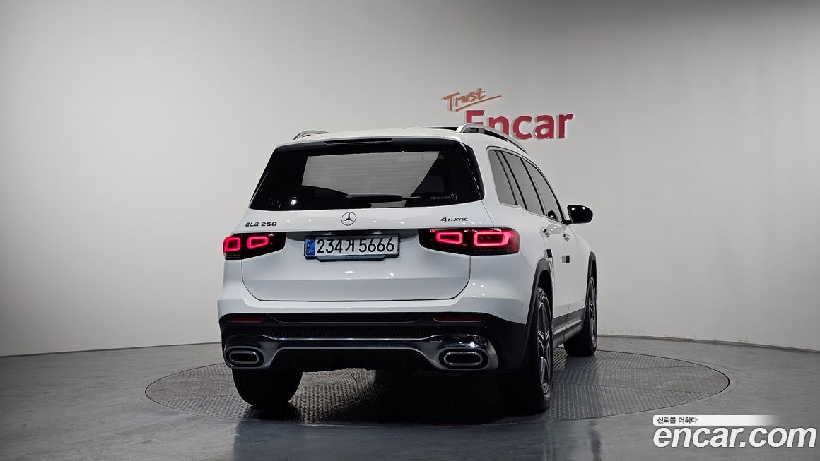 Mercedes-Benz GLB-Class 2023