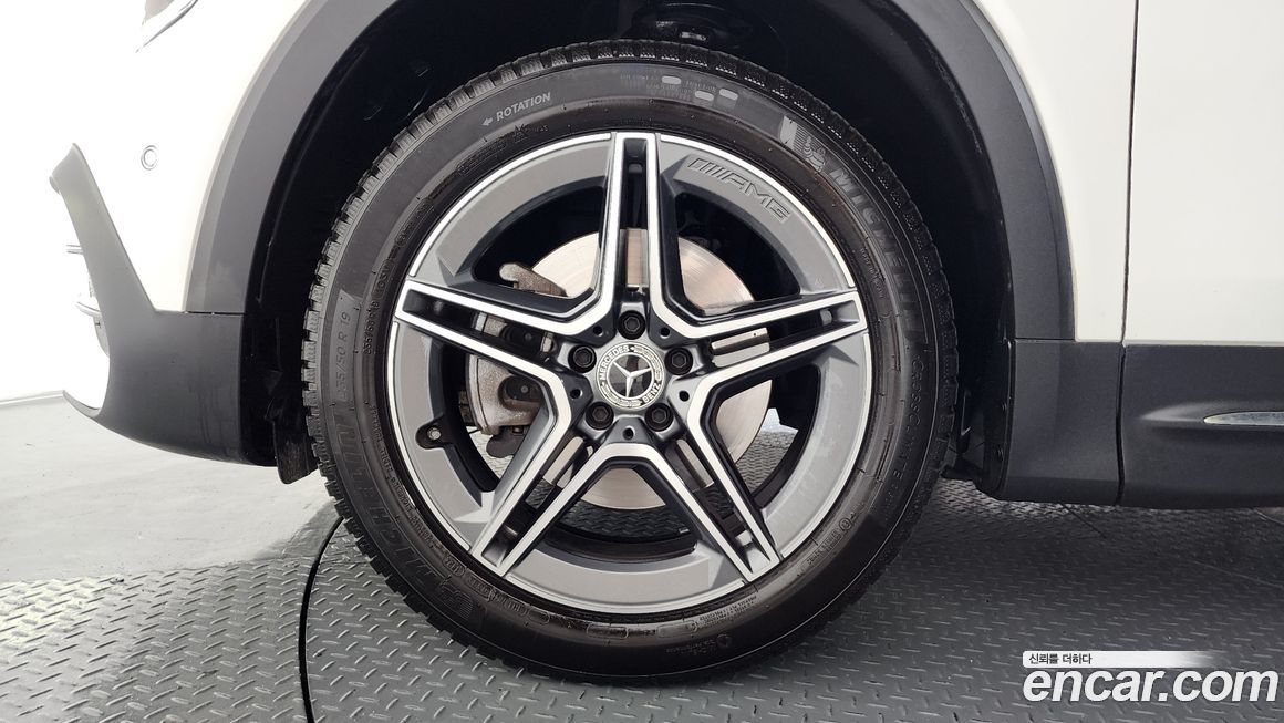 Mercedes-Benz GLB-Class 2023